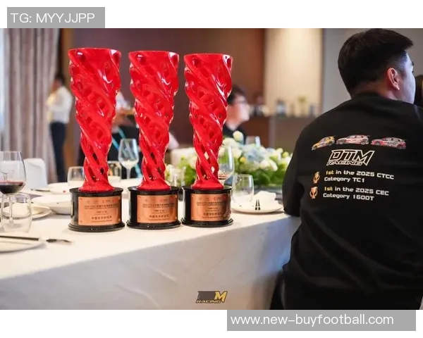 吾米提江：奖杯见证奋斗历程为本赛季联赛画上圆满句号