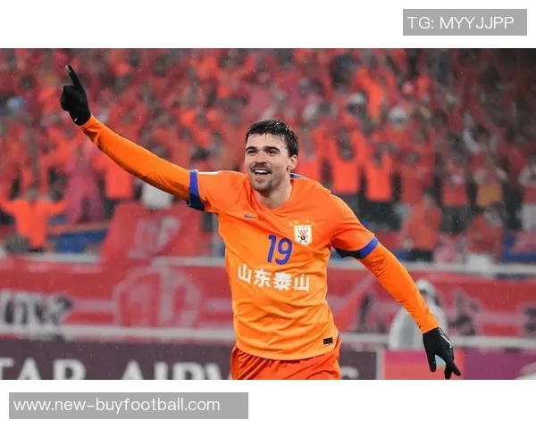 泰山队外援马德鲁加与泽卡共赏济南夜景尽显美丽风光