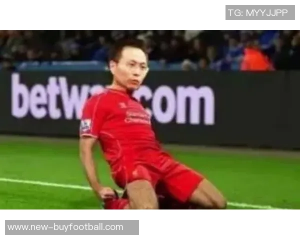 詹俊现场解说曼城对阵利物浦社媒晒照展现紧张氛围与激情时刻